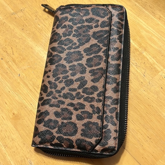 Mathew & Julian cheetah print wallet - Picture 4 of 6